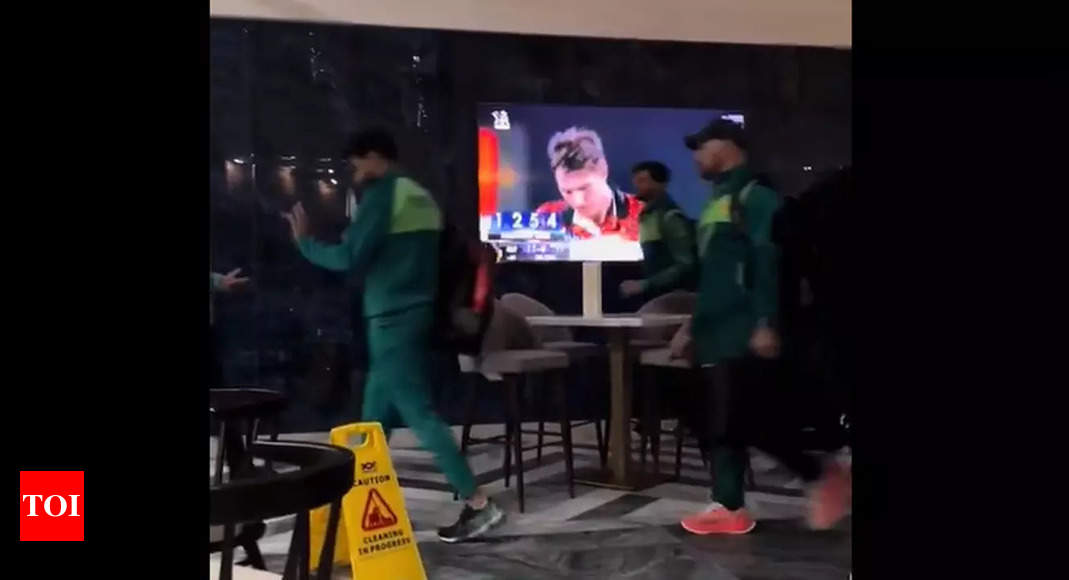 IndoPak fans spar online over video showing Pakistan players walking