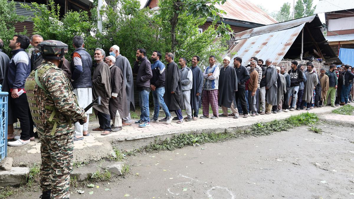 Ghulam Nabi Azad, Mehbooba Mufti differ over Srinagar Lok Sabha polls voter turnout