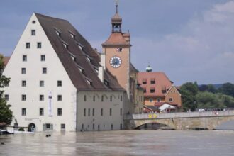 US weather turmoil: Extreme heat in Southwest and Midwest, Rockies see snow