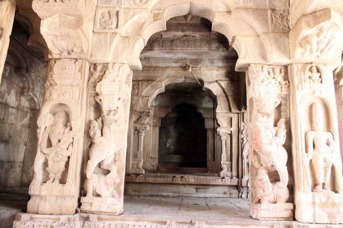 A structure on the inside the Mudgal Fort.