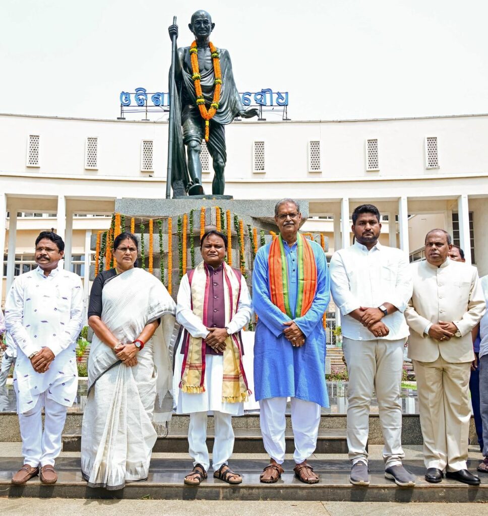 Chief-Minister-of-Odisha-Mohan-Charan-Majhi-State-Deputy-Chief-Ministers-K.V.-Singh-Deo-and-Pravati-Parida-are-seen-here-in-a-photo-shoot