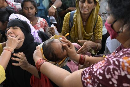 Thousands gather for fish prasadam