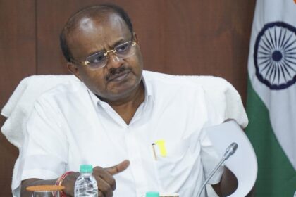 “Devise plans for development of Mandya district from Central government schemes,” H.D. Kumaraswamy tells officials