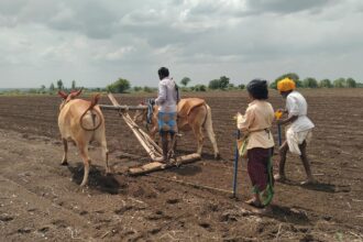 BJP MLA protests denial of farmer’s privilege to cultivate on govt land in Karnataka BJP MLA protests denial of farmer’s privilege to cultivate on govt land in Karnataka