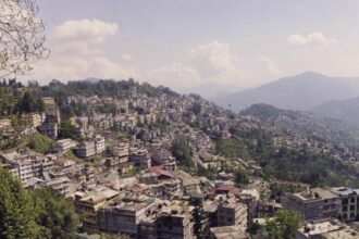 Sikkim mandates tourist vehicles to carry garbage bags Sikkim mandates tourist vehicles to carry garbage bags