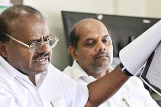 Siddaramaiah finding difficult to defend his govt. following corruption allegations: Kumaraswamy Siddaramaiah finding difficult to defend his govt. following corruption allegations: Kumaraswamy