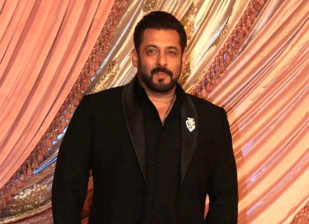 Salman Khan sets the stage on fire at Anant Ambani’s sangeet with electrifying performance, Ranveer Singh dances to No Entry track : Bollywood News