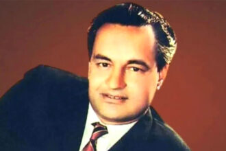 Union Culture Minister Gajendra Singh Shekhawat unveils commemorative stamp for Mukesh on 101st birth anniversary : Bollywood News