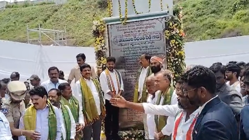 CM unveils pylon of SRLIP, three pumps of the lift irrigation project operationalised in Telangana’s Bhadradri Kothagudem
