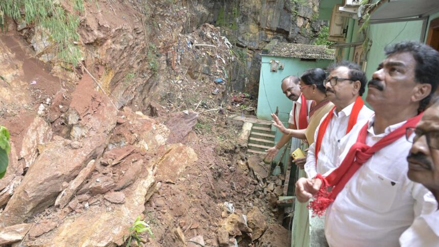 One killed, two injured in landslip in Vijayawada in Andhra Pradesh