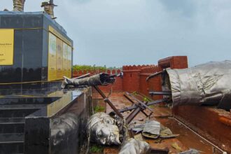 Shivaji statue collapse: Seven teams deployed to trace sculptor Jaydeep Apte; Congress hints at corruption Shivaji statue collapse: Seven teams deployed to trace sculptor Jaydeep Apte; Congress hints at corruption