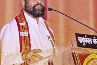 Two Shiv Sena functionaries removed after money shower before portrait of CM Eknath Shinde’s mentor