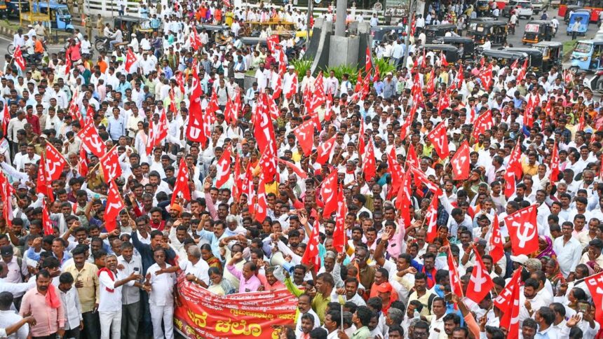 Gram panchayat staff warn Karnataka govt of laying siege to Vidhana Soudha