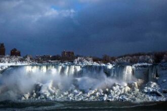 Woman and two children, including infant, die after falling at Niagara falls Woman and two children, including infant, die after falling at Niagara falls