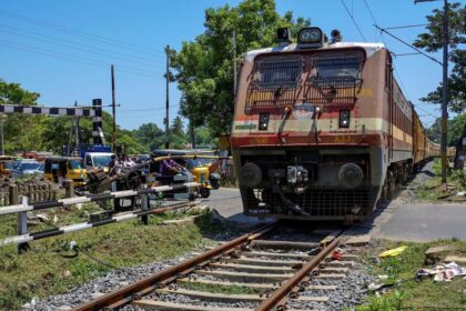 Villupuram MP seeks stoppage of trains at Tindivanam