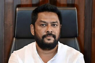 Arrested MLAs Nagendra and Munirathna released after being granted bail