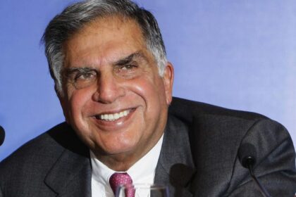 People gather outside Ratan Tata’s house to pay respects; Sachin Tendulkar among early visitors