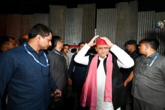 Akhilesh told not to visit JP Narayan International Centre due to ‘security concerns’, slams U.P. govt for barricading venue