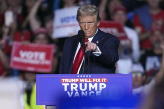 ‘Who the hell cares?’: Donald Trump’s remarks on rising sea levels cause stir as he dismisses climate change again ‘Who the hell cares?’: Donald Trump’s remarks on rising sea levels cause stir as he dismisses climate change again