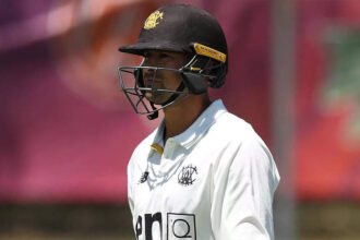 ‘Batting with one hand’: No.11 batter’s show of courage – Watch | Cricket News