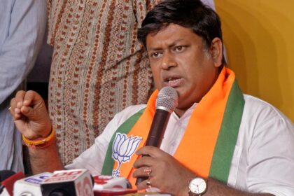 Bengal BJP president’s convoy stopped by police on way to trouble-torn Beldanga