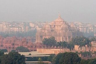 Delhi AQI at 296, smog engulfs city