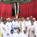 Karnataka CM unveils statue of Mahatma Gandhi in Belagavi 