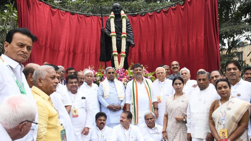 Karnataka CM unveils statue of Mahatma Gandhi in Belagavi 