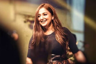 Monali Thakur abruptly ends Varanasi concert; slams organisers for mismanagement, calls them “unethical and irresponsible” : Bollywood News