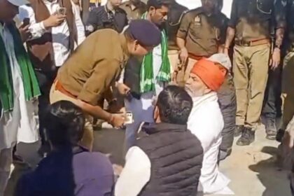 Rakesh Tikait detained by Aligarh Police on way to Greater Noida for farmers’ protest