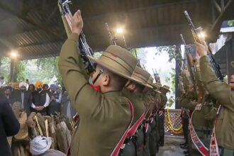 As mark of respect for Manmohan Singh, Mauritius flag to be flown half-mast till sunset on December 28