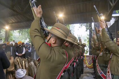 As mark of respect for Manmohan Singh, Mauritius flag to be flown half-mast till sunset on December 28