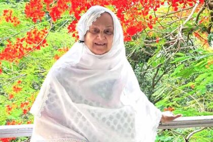 After being diagnosed with pneumonia, Saira Banu develops two clots in her calf: Reports : Bollywood News