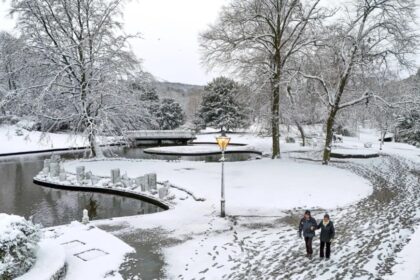 Snow across England causes disruption for air travellers