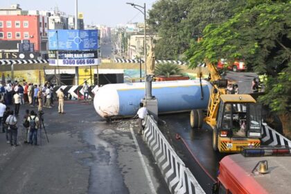 LPG tanker detaches on Avinashi Road in Coimbatore; minor gas leak reported